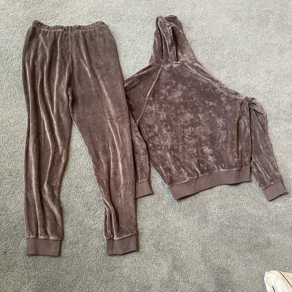 Fear of God Essentials Velour Tracksuit - Picture 9 of 9